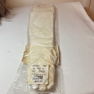 Dazl New Old Stock IvoryAbove the Elbow Gloves NWT One Size